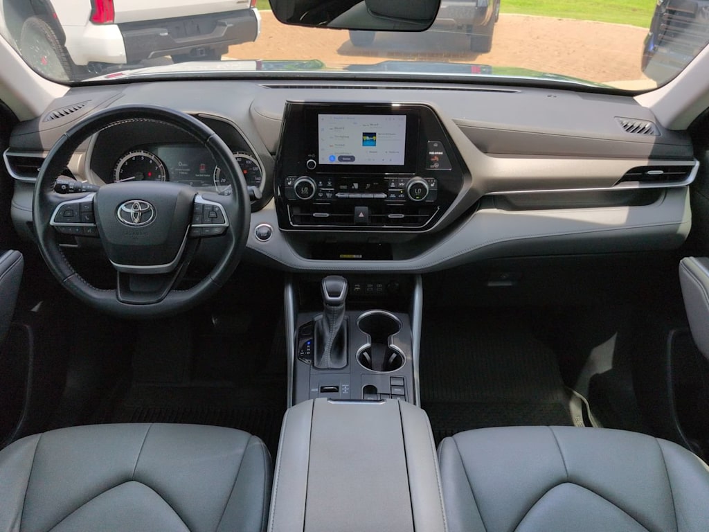 Thumbnail: 2023 Toyota Highlander - 2