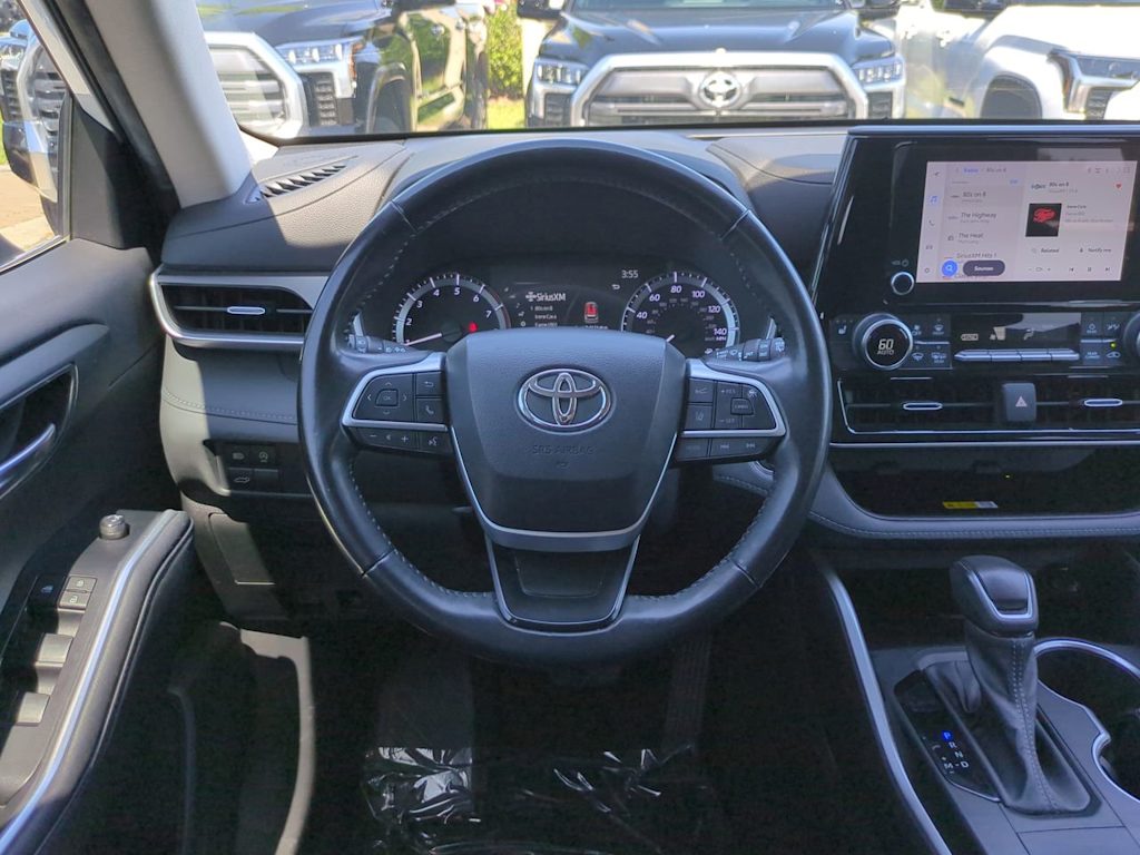 Thumbnail: 2023 Toyota Highlander - 8