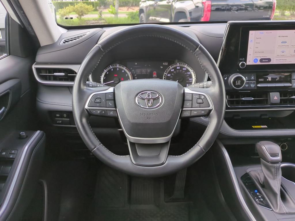 Thumbnail: 2023 Toyota Highlander - 8