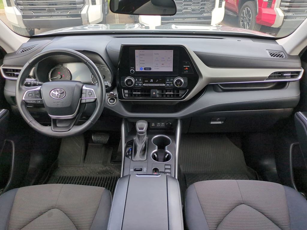Thumbnail: 2023 Toyota Highlander - 2
