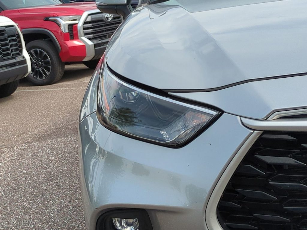 Thumbnail: 2023 Toyota Highlander - 19