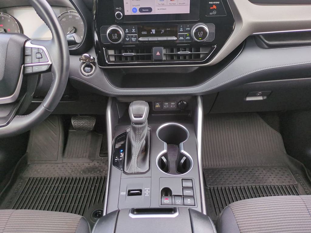 Thumbnail: 2023 Toyota Highlander - 12