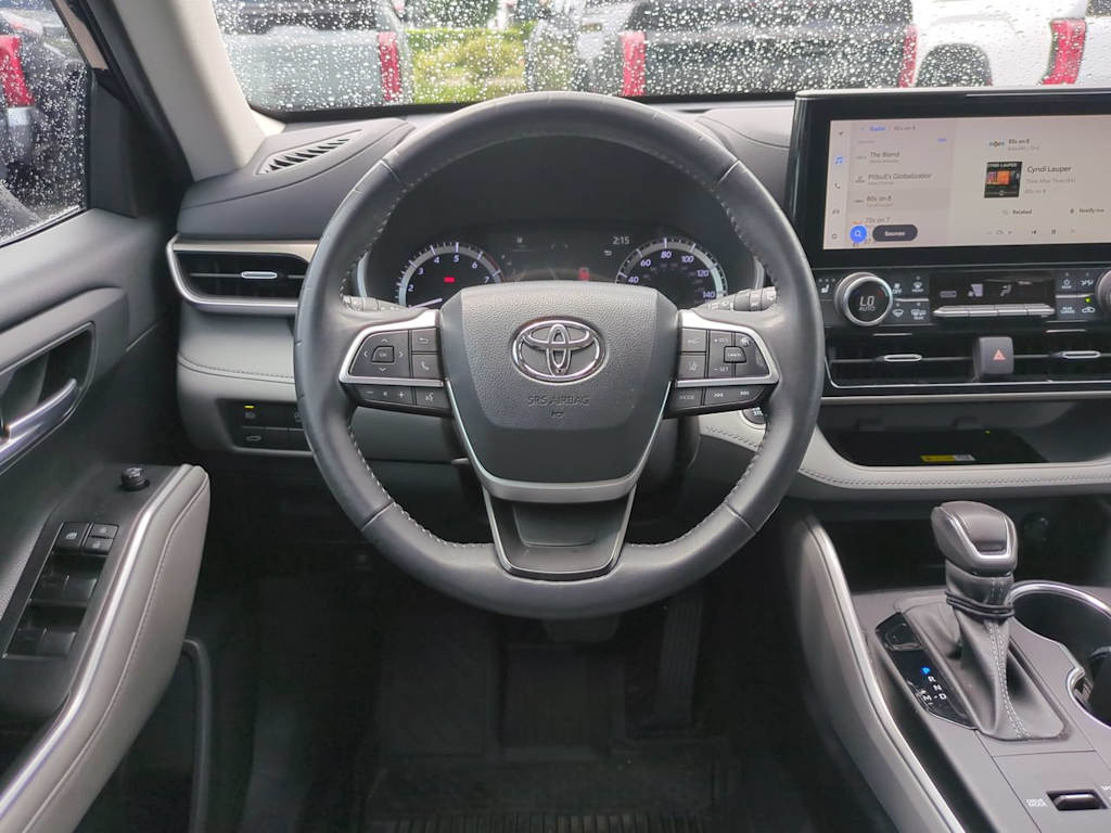 Thumbnail: 2023 Toyota Highlander - 7