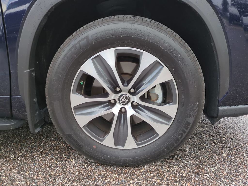 Thumbnail: 2023 Toyota Highlander - 6