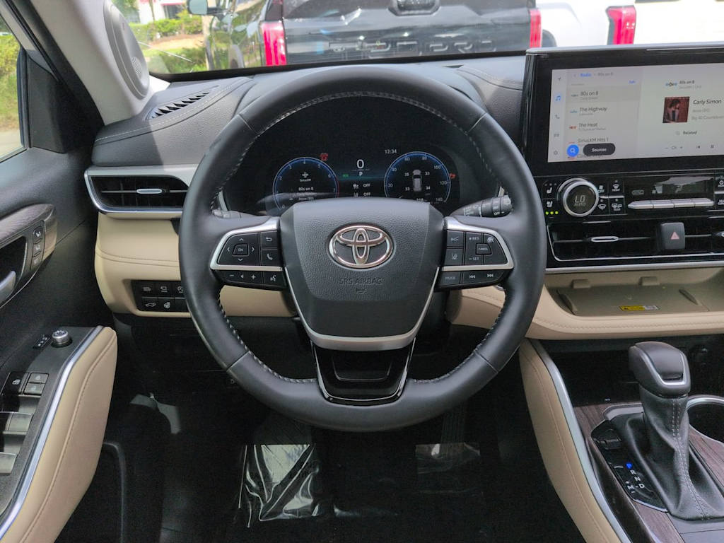 Thumbnail: 2023 Toyota Highlander - 9