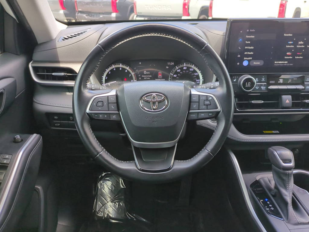 Thumbnail: 2023 Toyota Highlander - 8