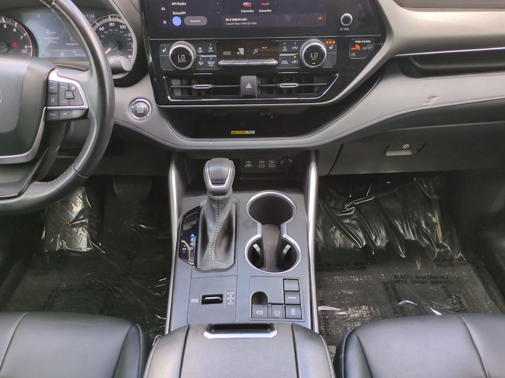 Thumbnail: 2023 Toyota Highlander - 12