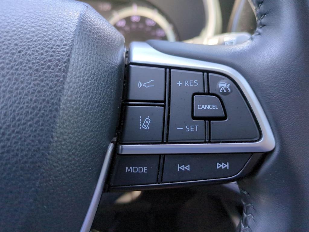 Thumbnail: 2023 Toyota Highlander - 28