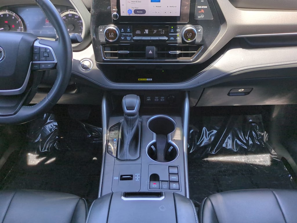 Thumbnail: 2023 Toyota Highlander - 12