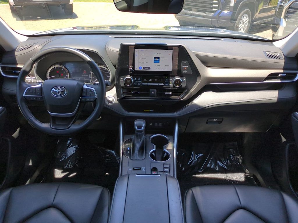 Thumbnail: 2023 Toyota Highlander - 2