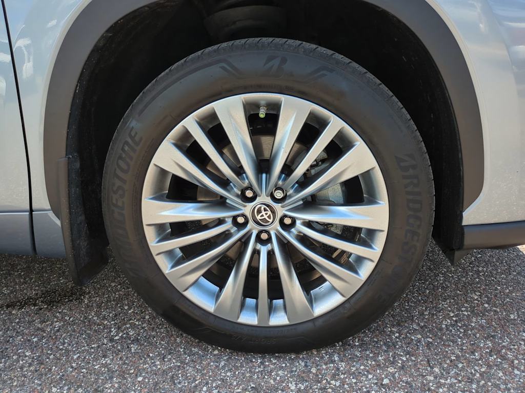 Thumbnail: 2024 Toyota Highlander - 7