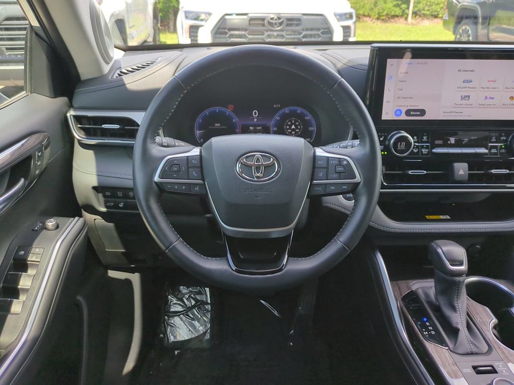 Thumbnail: 2024 Toyota Highlander - 8
