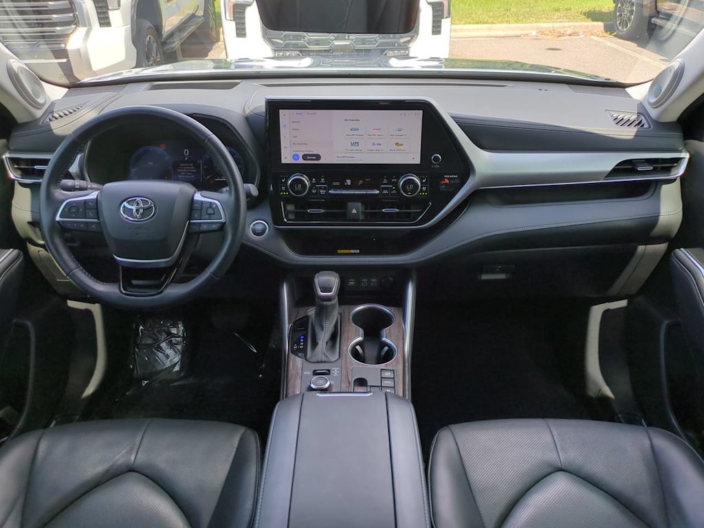 Thumbnail: 2024 Toyota Highlander - 2