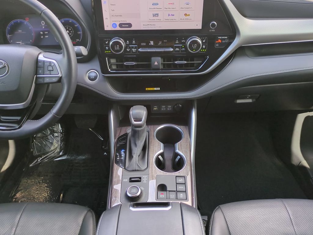 Thumbnail: 2024 Toyota Highlander - 12