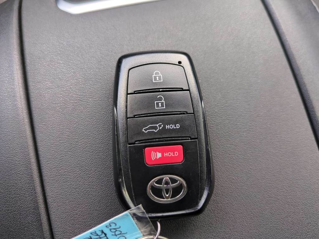 Thumbnail: 2024 Toyota Highlander - 15