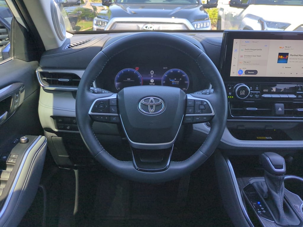 Thumbnail: 2023 Toyota Highlander - 8