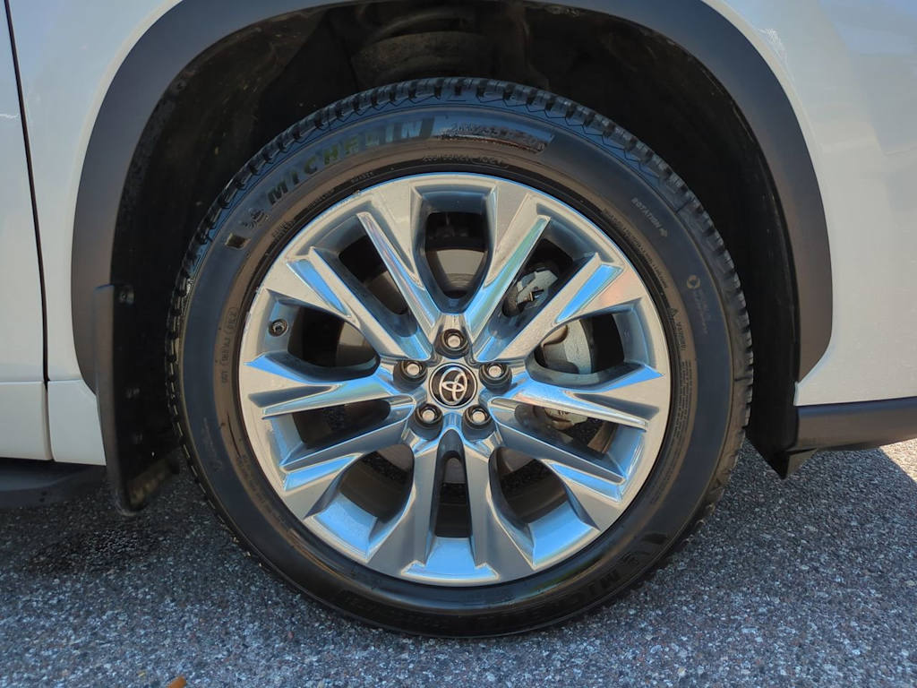Thumbnail: 2023 Toyota Highlander - 7