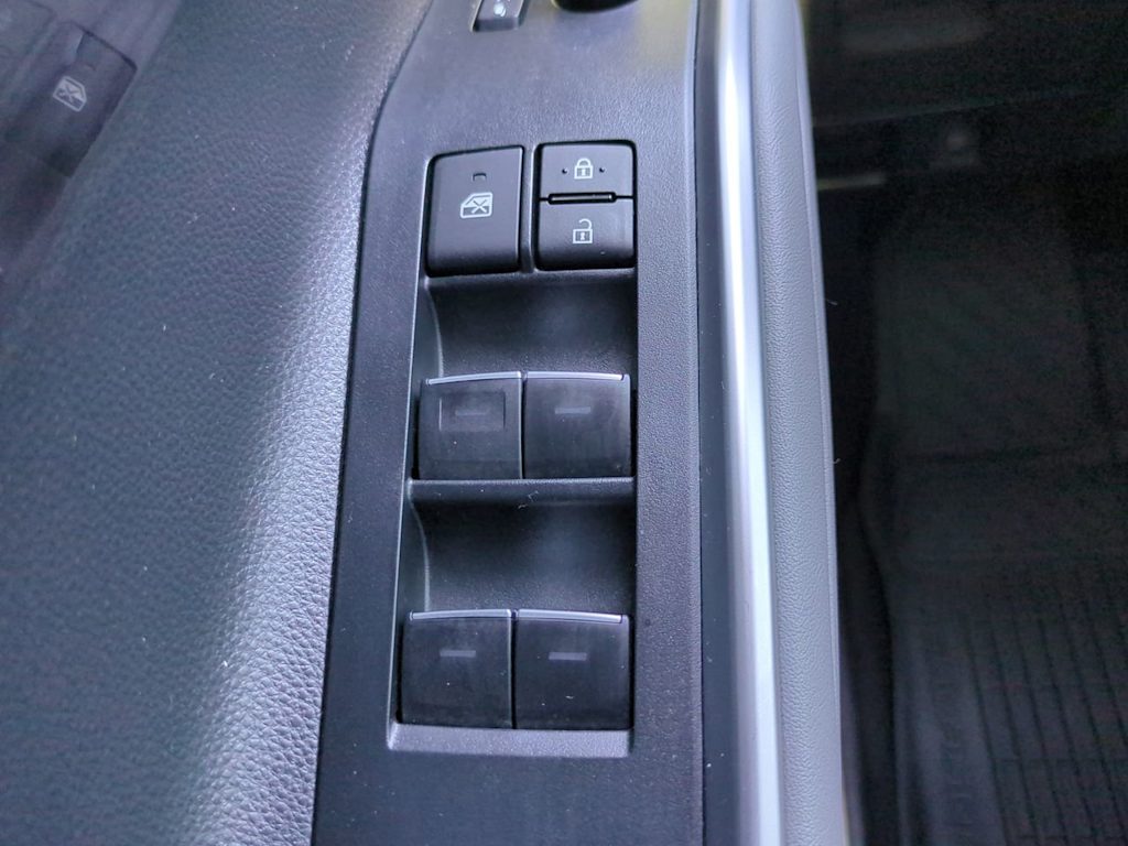 Thumbnail: 2023 Toyota Highlander - 26
