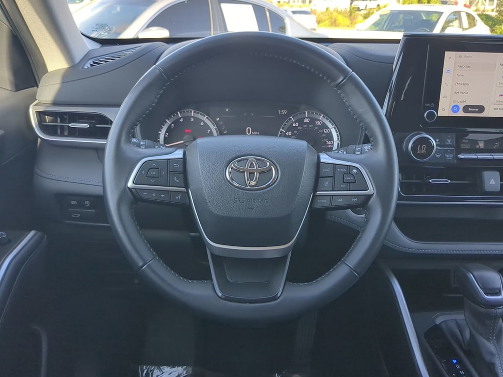 2024 Toyota Highlander LE 8