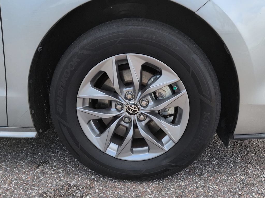 Thumbnail: 2022 Toyota Sienna - 7