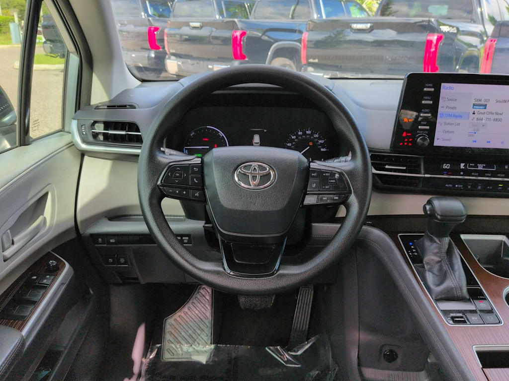 Thumbnail: 2022 Toyota Sienna - 8