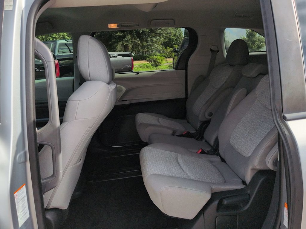 Thumbnail: 2022 Toyota Sienna - 21