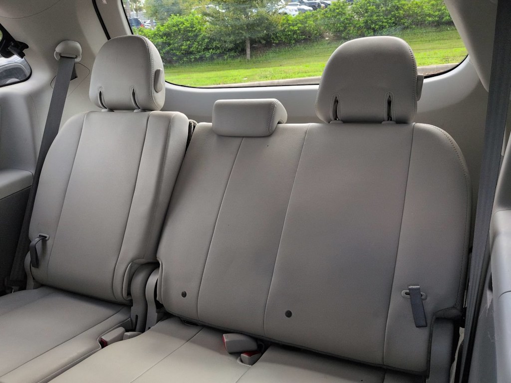 Thumbnail: 2012 Toyota Sienna - 11