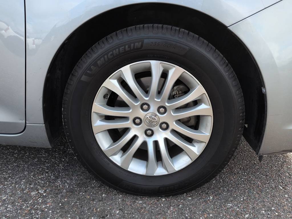 Thumbnail: 2012 Toyota Sienna - 7