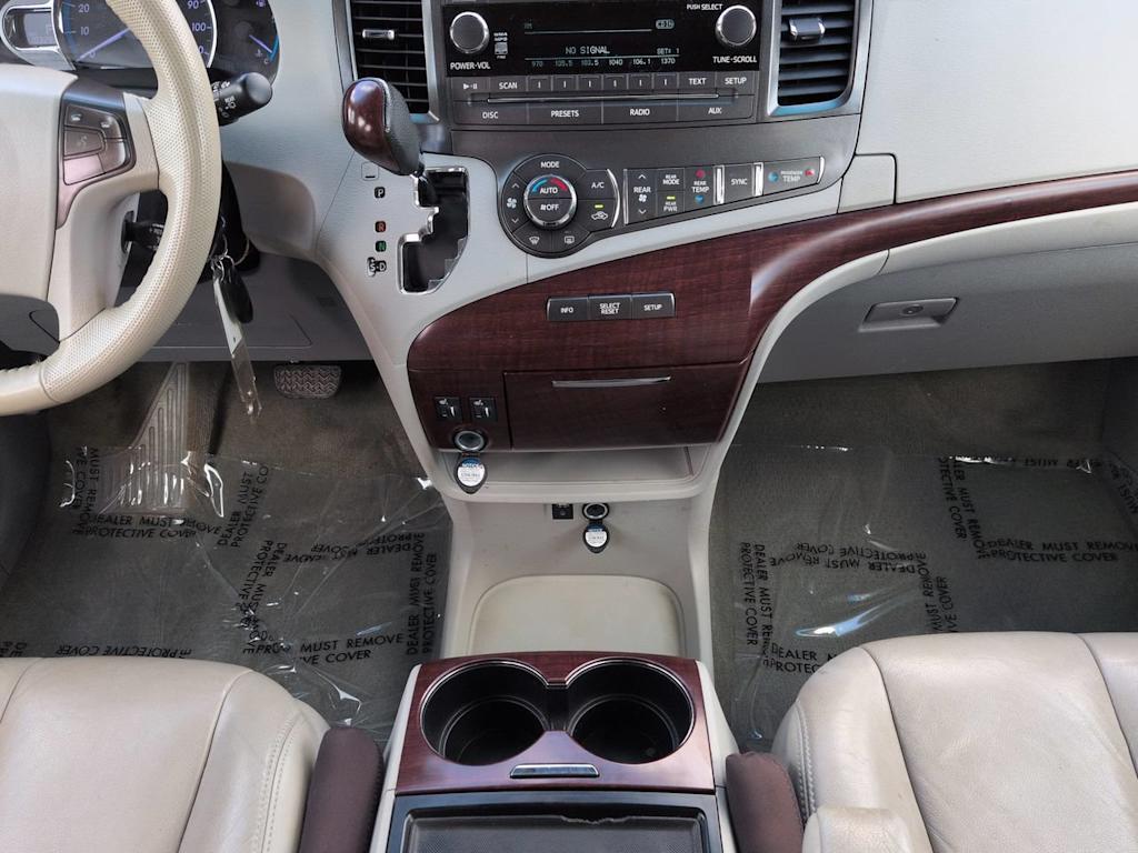 Thumbnail: 2012 Toyota Sienna - 12