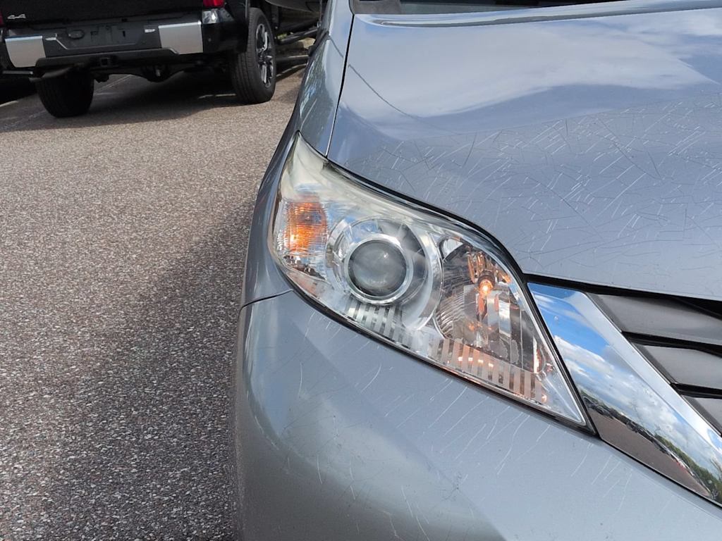 Thumbnail: 2012 Toyota Sienna - 18