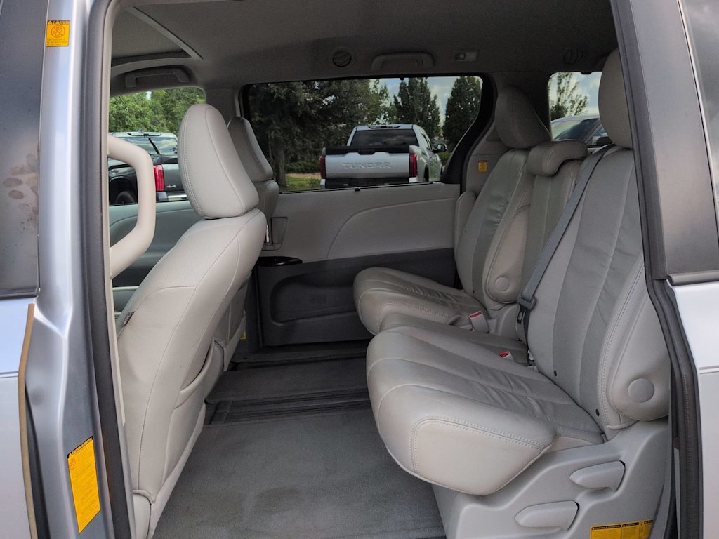 Thumbnail: 2012 Toyota Sienna - 20