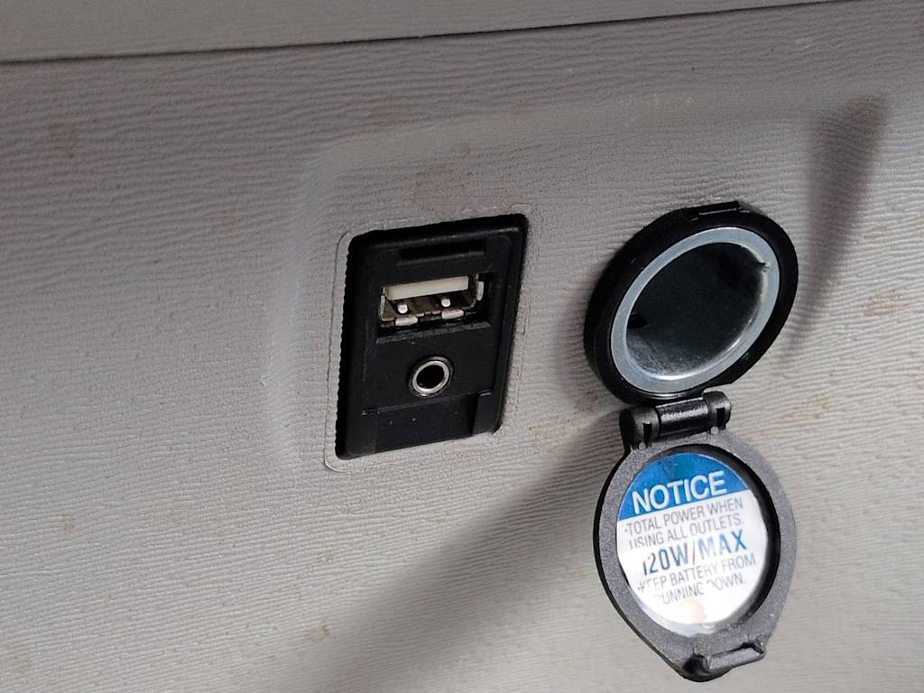 Thumbnail: 2012 Toyota Sienna - 24