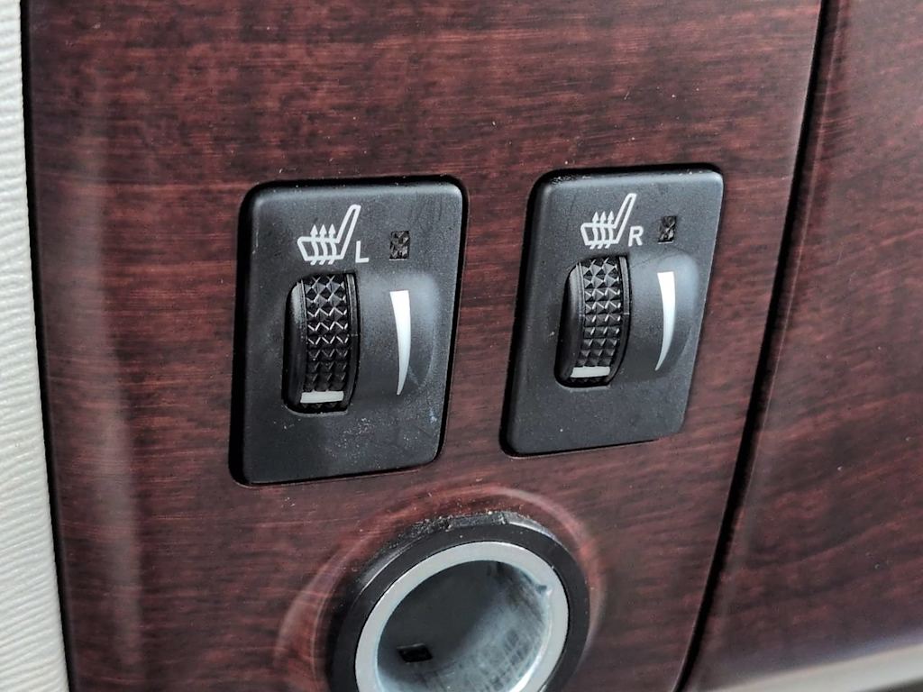 Thumbnail: 2012 Toyota Sienna - 25