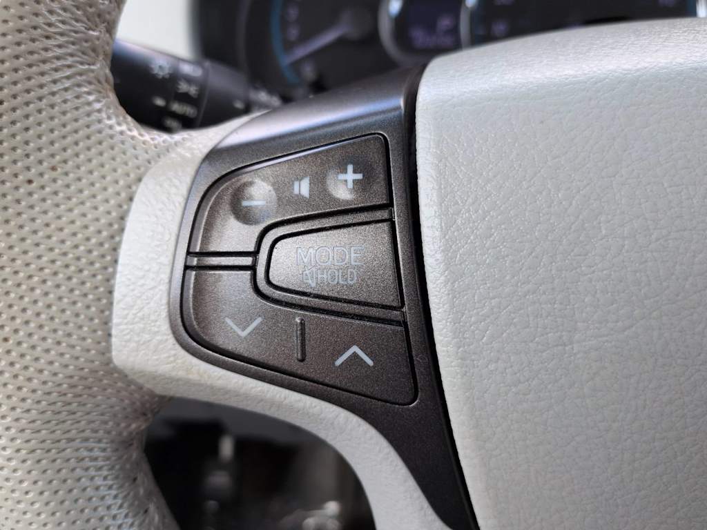 Thumbnail: 2012 Toyota Sienna - 27