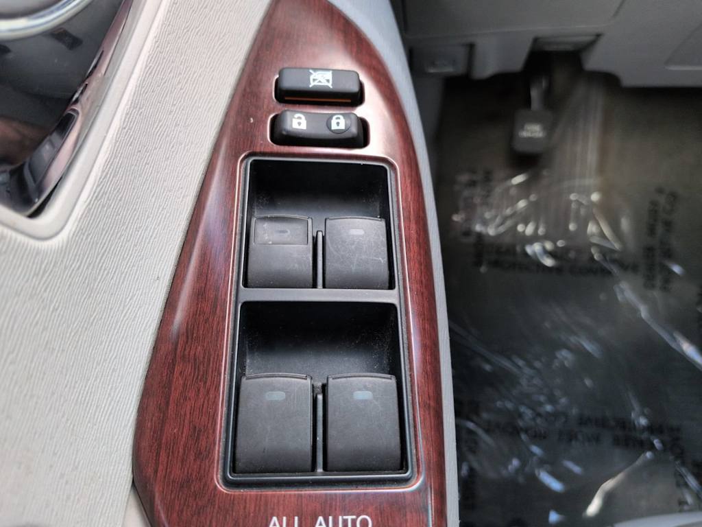 Thumbnail: 2012 Toyota Sienna - 26
