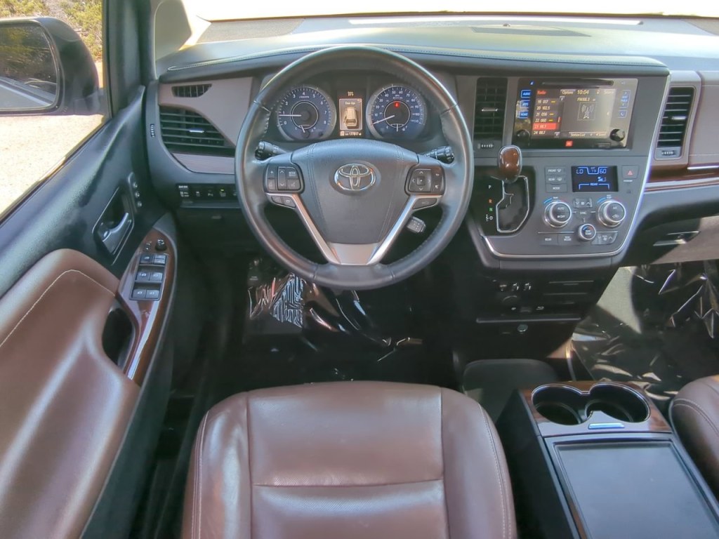 2015 Toyota Sienna Limited 8