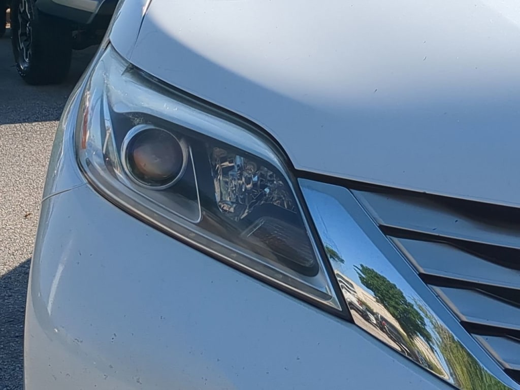 2015 Toyota Sienna Limited 19
