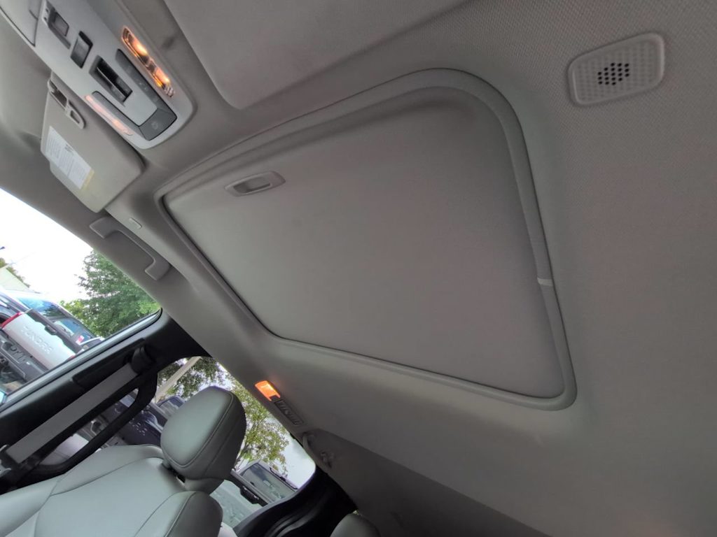 Thumbnail: 2025 Toyota Sienna - 22
