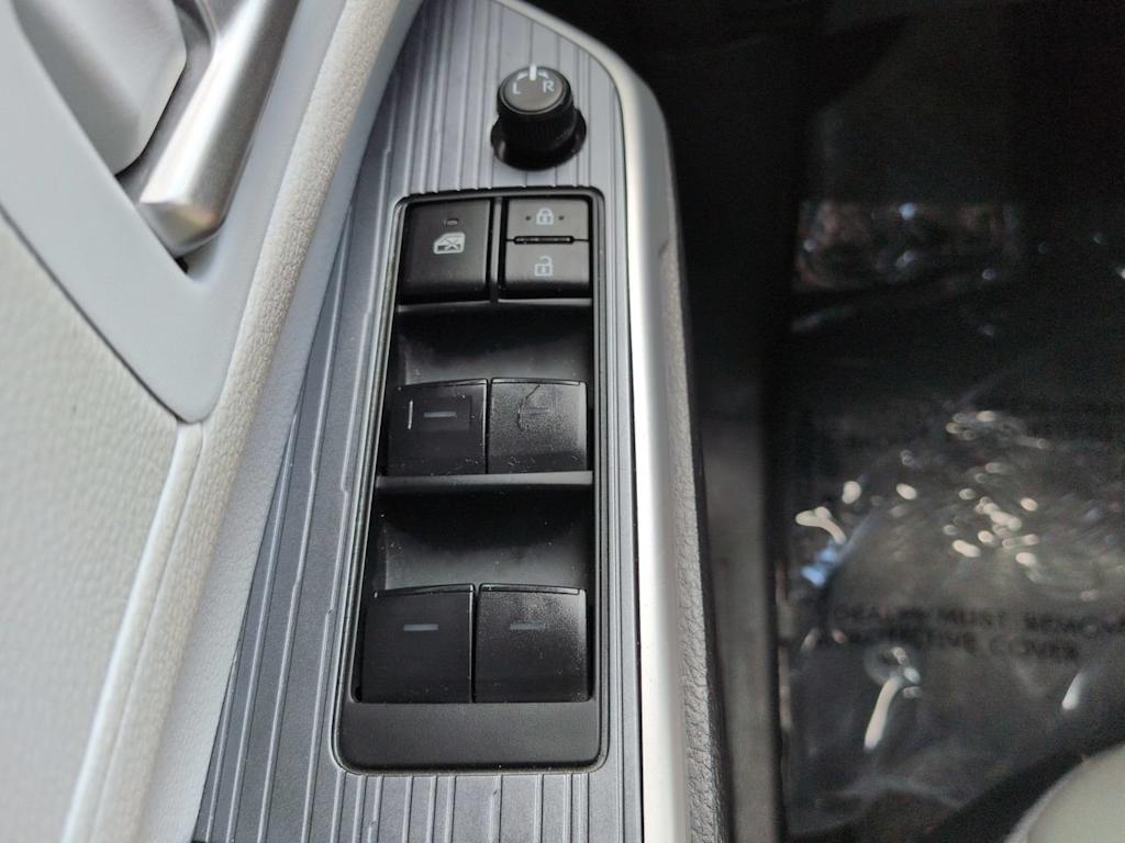 Thumbnail: 2025 Toyota Sienna - 26