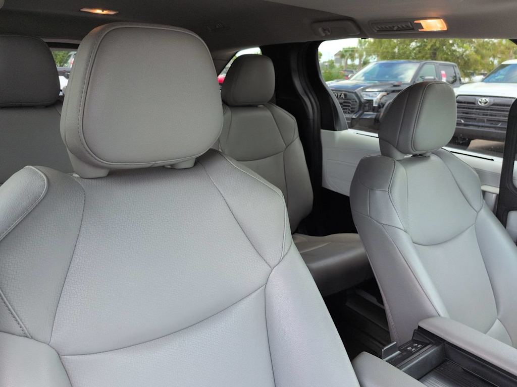 Thumbnail: 2025 Toyota Sienna - 9