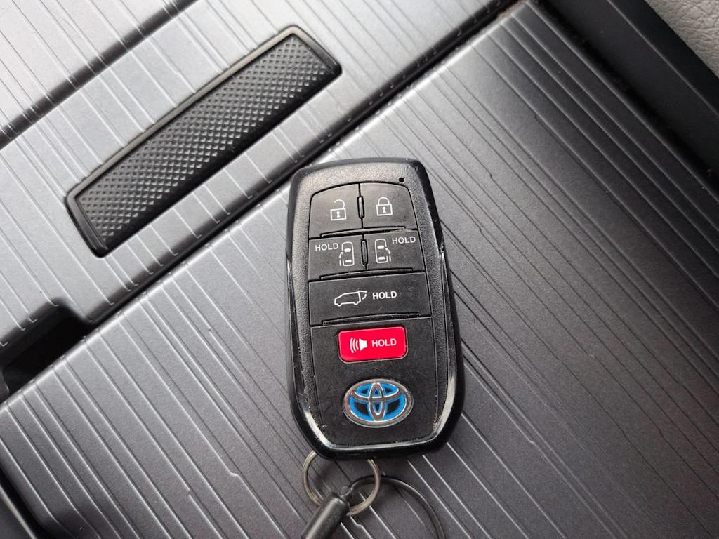 Thumbnail: 2025 Toyota Sienna - 15