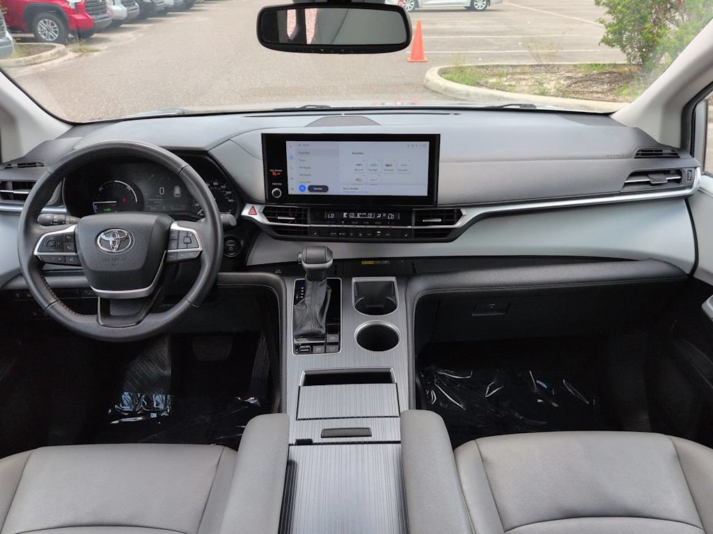 Thumbnail: 2025 Toyota Sienna - 2