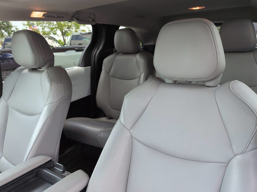 Thumbnail: 2025 Toyota Sienna - 10