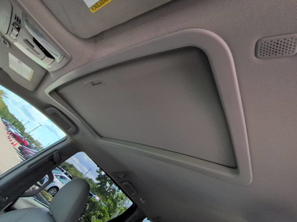 Thumbnail: 2019 Toyota Sienna - 22