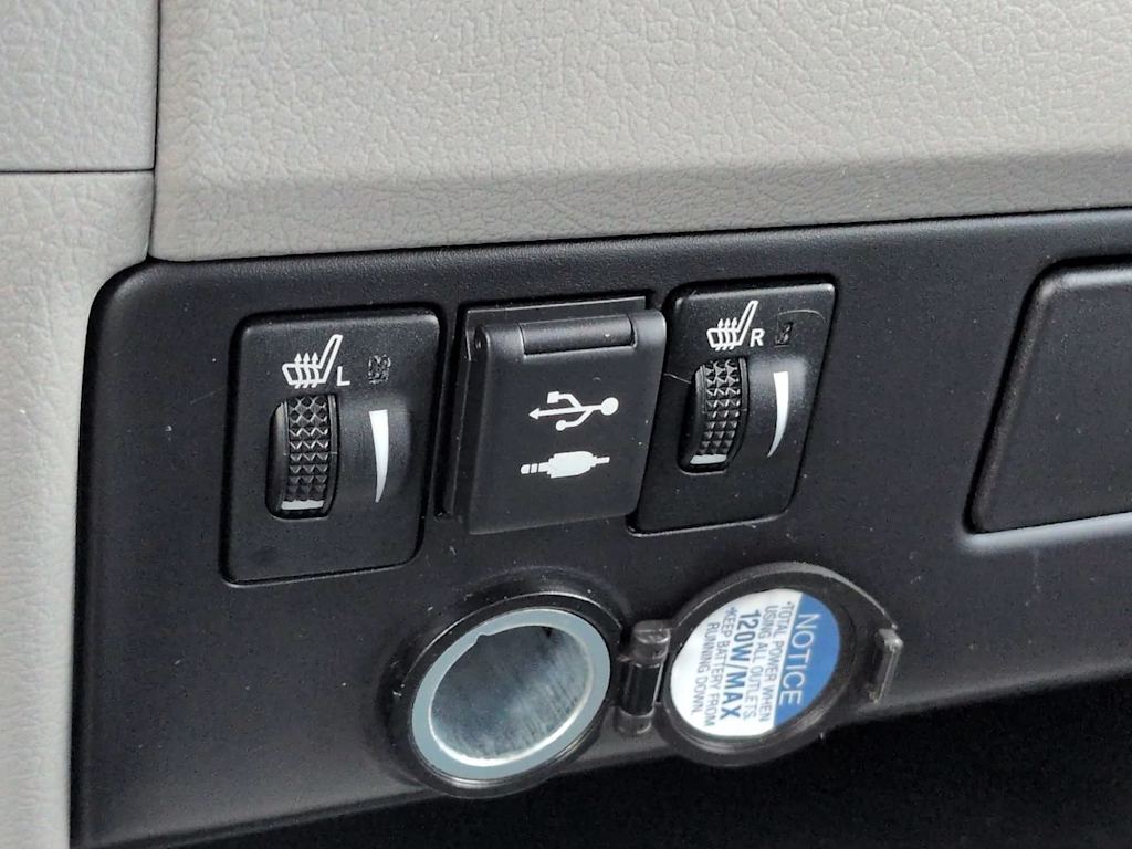 Thumbnail: 2019 Toyota Sienna - 24