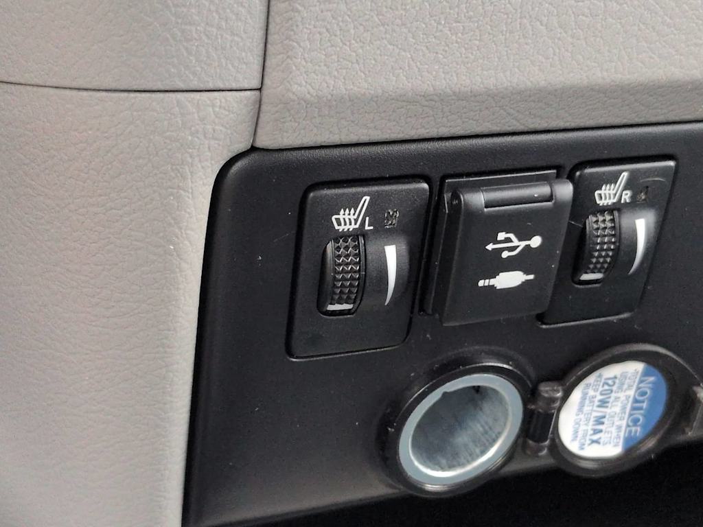 Thumbnail: 2019 Toyota Sienna - 25