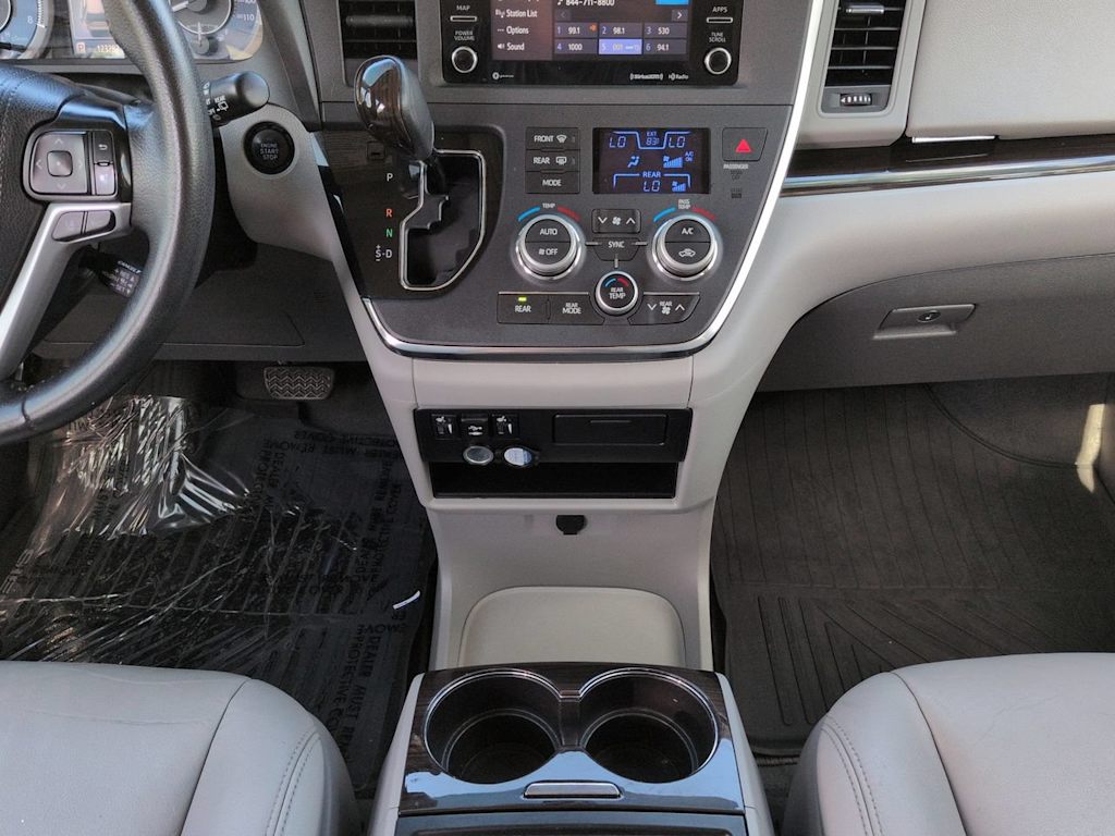 Thumbnail: 2019 Toyota Sienna - 13