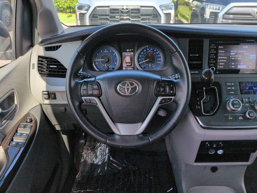 Thumbnail: 2019 Toyota Sienna - 8