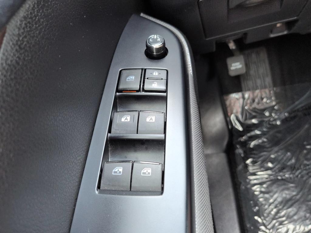 Thumbnail: 2018 Toyota Highlander - 24