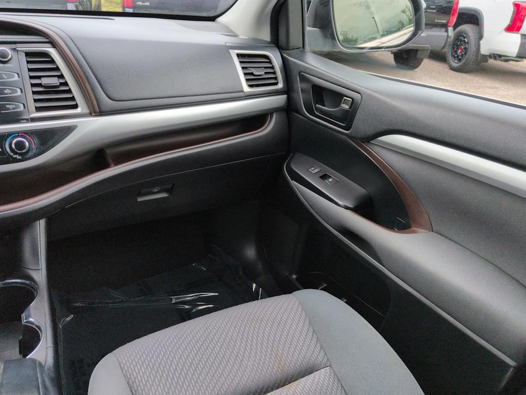 Thumbnail: 2018 Toyota Highlander - 21